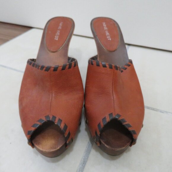 VINTAGE NINE WEST Y2K Cognac Tan Leather Studded Clog Heeled Mules Size US 6 - Picture 6 of 16